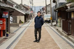 江戸時代の名残が残る御所市内の路地で山本長兵衛さん